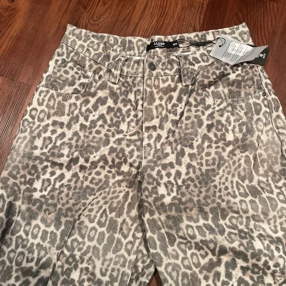 Jaded London Collossus Leopard Print Baggy Jeans - Picture 4 of 6